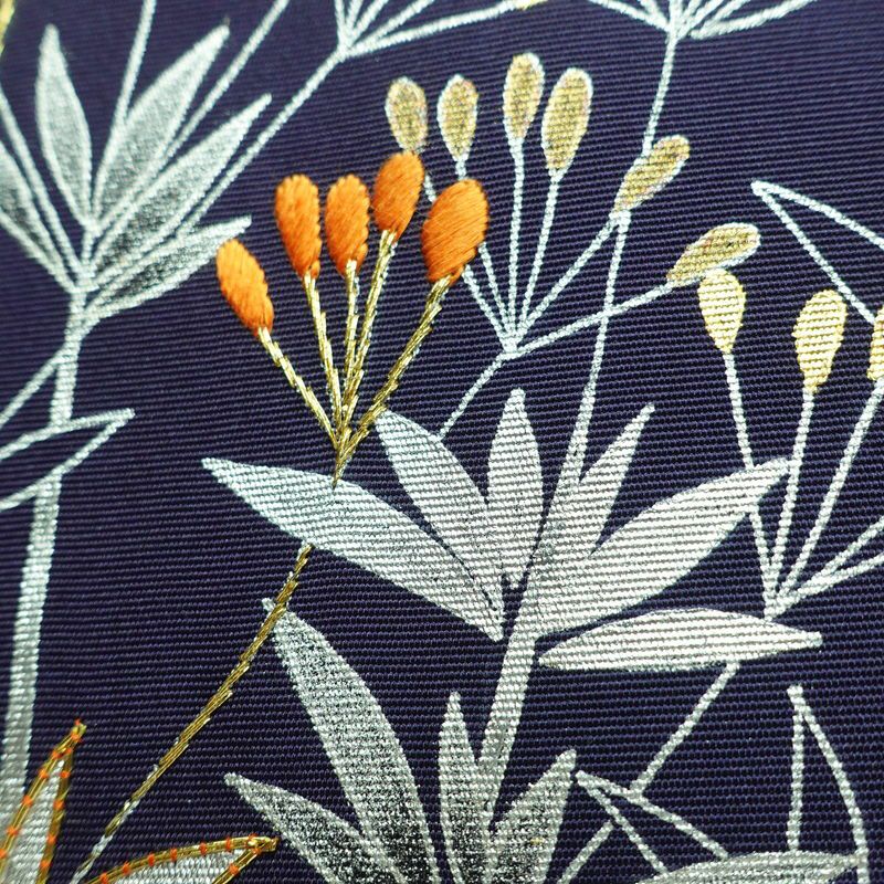 名古屋帯 太鼓柄 金駒刺繍 正絹 木の葉・植物柄 名古屋仕立て なごや帯 リサイクル帯 帯 刺繍 銀彩 紫・藤色_画像7