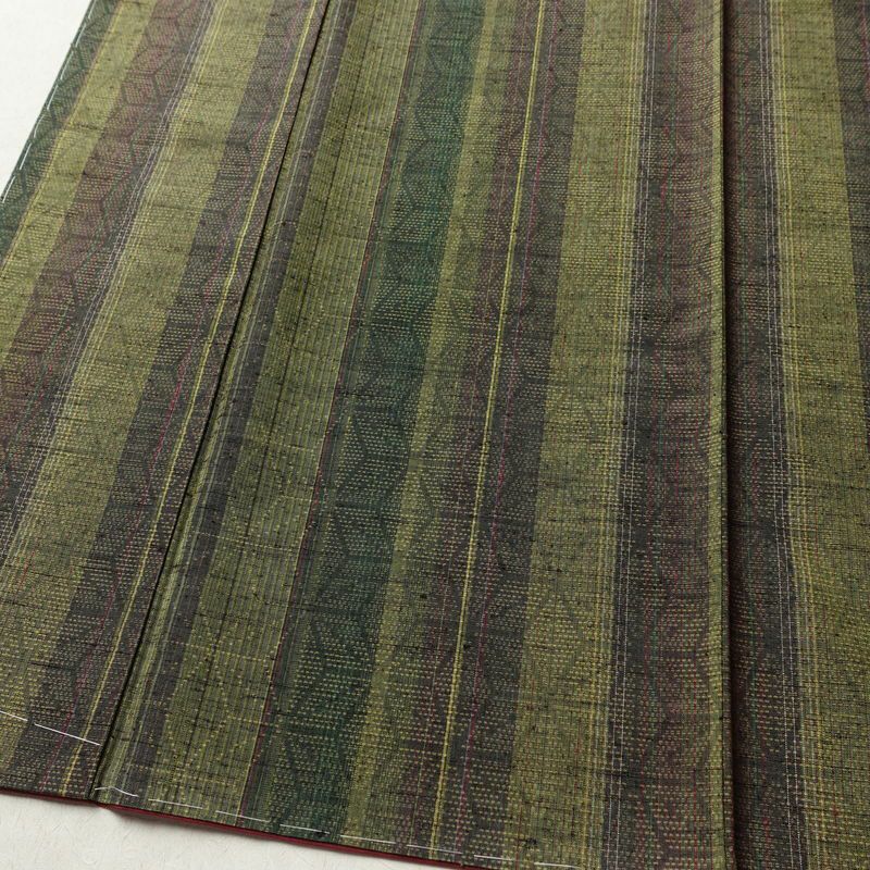 結城紬 紬 草木染 本場真綿絢結城紬 良品 証紙あり しつけ糸付き 正絹 麻の葉柄 袷仕立て 身丈161cm 裄丈66cm リサイクル着物 着物 緑・うぐいす色_画像4