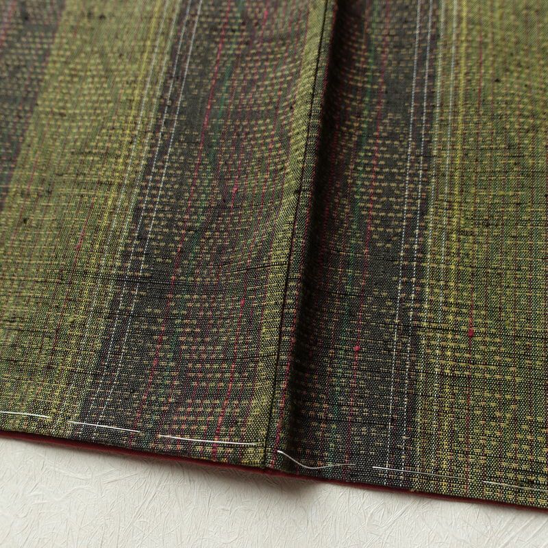 結城紬 紬 草木染 本場真綿絢結城紬 良品 証紙あり しつけ糸付き 正絹 麻の葉柄 袷仕立て 身丈161cm 裄丈66cm リサイクル着物 着物 緑・うぐいす色_画像11