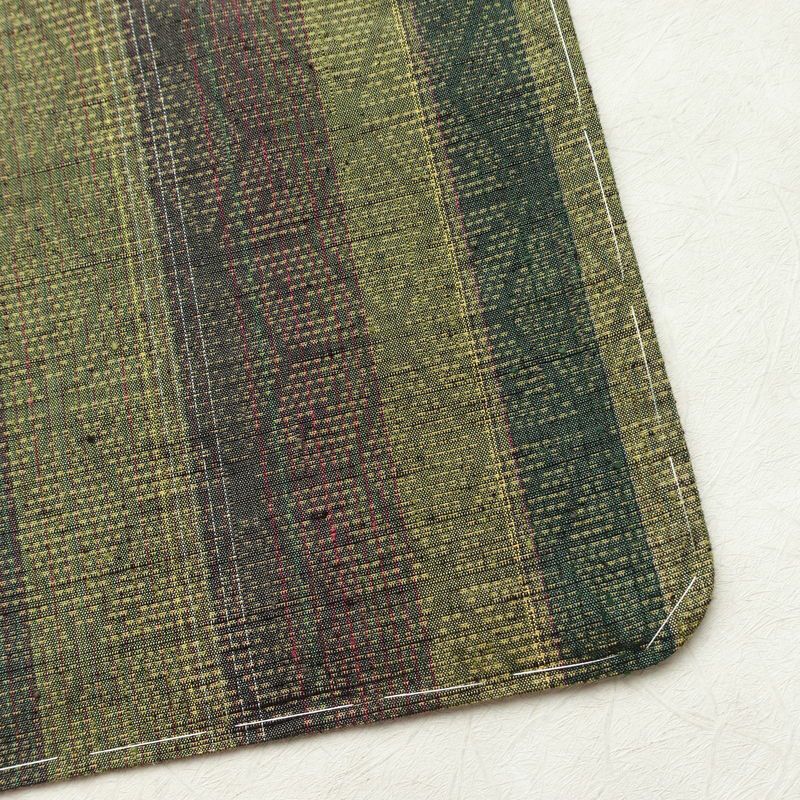 結城紬 紬 草木染 本場真綿絢結城紬 良品 証紙あり しつけ糸付き 正絹 麻の葉柄 袷仕立て 身丈161cm 裄丈66cm リサイクル着物 着物 緑・うぐいす色_画像14