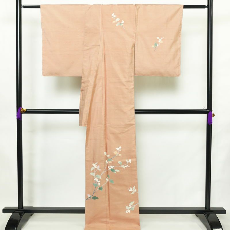 付け下げ 本加賀友禅 畠山登 美品 落款入り しつけ糸付き 正絹 木の葉・植物柄 袷仕立て 身丈168.5cm 裄丈68.5cm リサイクル着物 着物 付下 紬地 ピンクベージュ ピンク_画像2