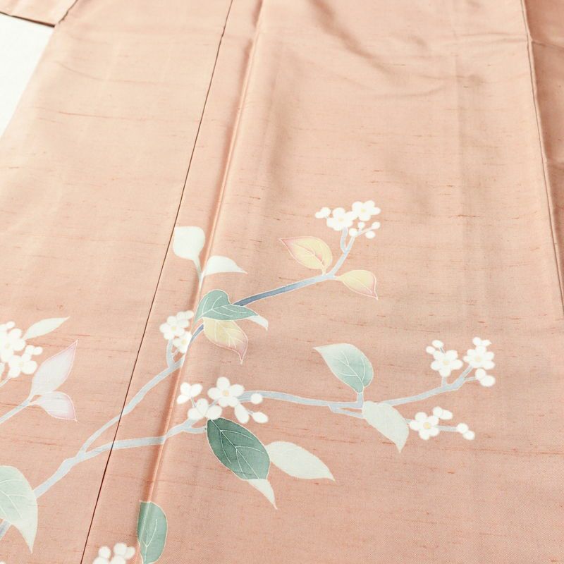付け下げ 本加賀友禅 畠山登 美品 落款入り しつけ糸付き 正絹 木の葉・植物柄 袷仕立て 身丈168.5cm 裄丈68.5cm リサイクル着物 着物 付下 紬地 ピンクベージュ ピンク_画像5