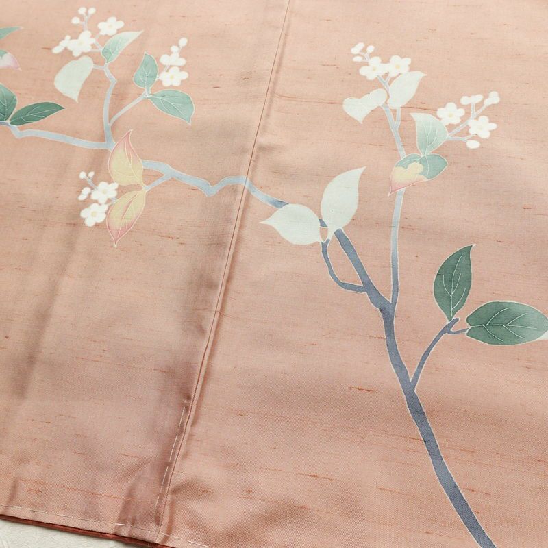 付け下げ 本加賀友禅 畠山登 美品 落款入り しつけ糸付き 正絹 木の葉・植物柄 袷仕立て 身丈168.5cm 裄丈68.5cm リサイクル着物 着物 付下 紬地 ピンクベージュ ピンク_画像11