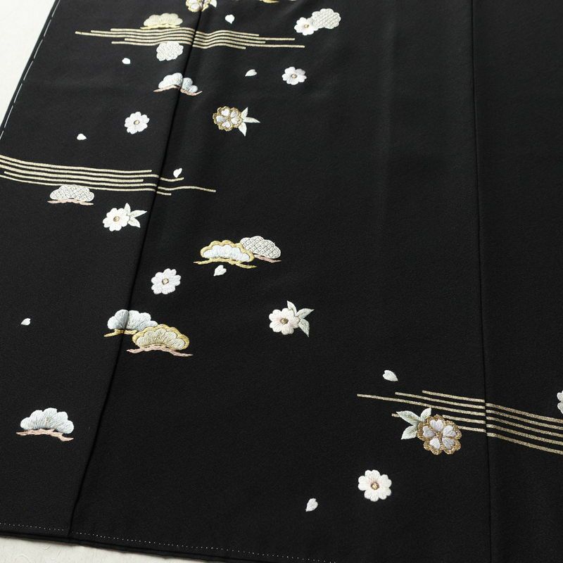 付け下げ 良品 しつけ糸付き 縮緬 正絹 古典柄 袷仕立て 身丈168.5cm 裄丈68cm リサイクル着物 着物 刺繍 箔 共八掛 卒業式 パーティー フォーマル シンプル 松 桜 黒_画像4