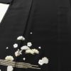 付け下げ 良品 しつけ糸付き 縮緬 正絹 古典柄 袷仕立て 身丈168.5cm 裄丈68cm リサイクル着物 着物 刺繍 箔 共八掛 卒業式 パーティー フォーマル シンプル 松 桜 黒_画像5