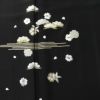 付け下げ 良品 しつけ糸付き 縮緬 正絹 古典柄 袷仕立て 身丈168.5cm 裄丈68cm リサイクル着物 着物 刺繍 箔 共八掛 卒業式 パーティー フォーマル シンプル 松 桜 黒_画像6