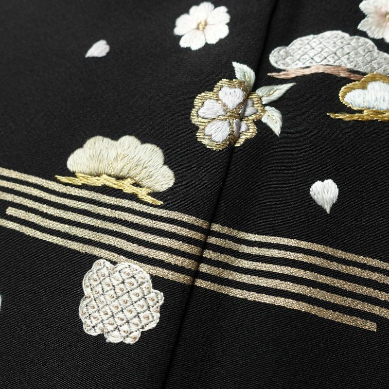 付け下げ 良品 しつけ糸付き 縮緬 正絹 古典柄 袷仕立て 身丈168.5cm 裄丈68cm リサイクル着物 着物 刺繍 箔 共八掛 卒業式 パーティー フォーマル シンプル 松 桜 黒_画像7
