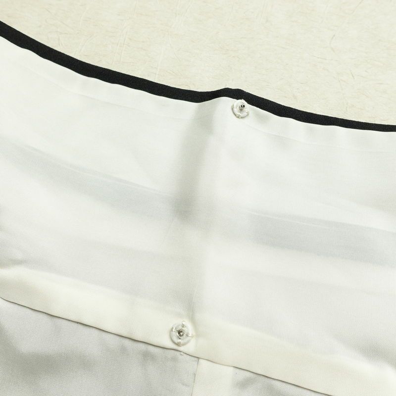 付け下げ 良品 しつけ糸付き 縮緬 正絹 古典柄 袷仕立て 身丈168.5cm 裄丈68cm リサイクル着物 着物 刺繍 箔 共八掛 卒業式 パーティー フォーマル シンプル 松 桜 黒_画像19