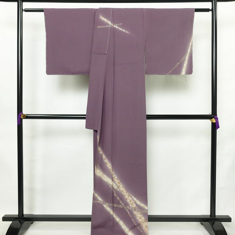 訪問着 良品 しつけ糸付き 縮緬 正絹 花柄 袷仕立て 身丈163.5cm 裄丈67.5cm リサイクル着物 着物 刺繍 卒業式 七五三 パーティー お宮参り フォーマル 洒落 紫・藤色_画像2