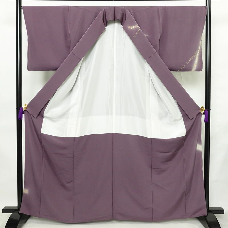 訪問着 良品 しつけ糸付き 縮緬 正絹 花柄 袷仕立て 身丈163.5cm 裄丈67.5cm リサイクル着物 着物 刺繍 卒業式 七五三 パーティー お宮参り フォーマル 洒落 紫・藤色_画像3