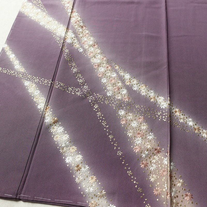 訪問着 良品 しつけ糸付き 縮緬 正絹 花柄 袷仕立て 身丈163.5cm 裄丈67.5cm リサイクル着物 着物 刺繍 卒業式 七五三 パーティー お宮参り フォーマル 洒落 紫・藤色_画像4