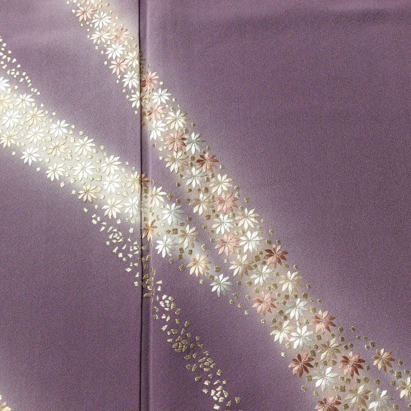 訪問着 良品 しつけ糸付き 縮緬 正絹 花柄 袷仕立て 身丈163.5cm 裄丈67.5cm リサイクル着物 着物 刺繍 卒業式 七五三 パーティー お宮参り フォーマル 洒落 紫・藤色_画像6