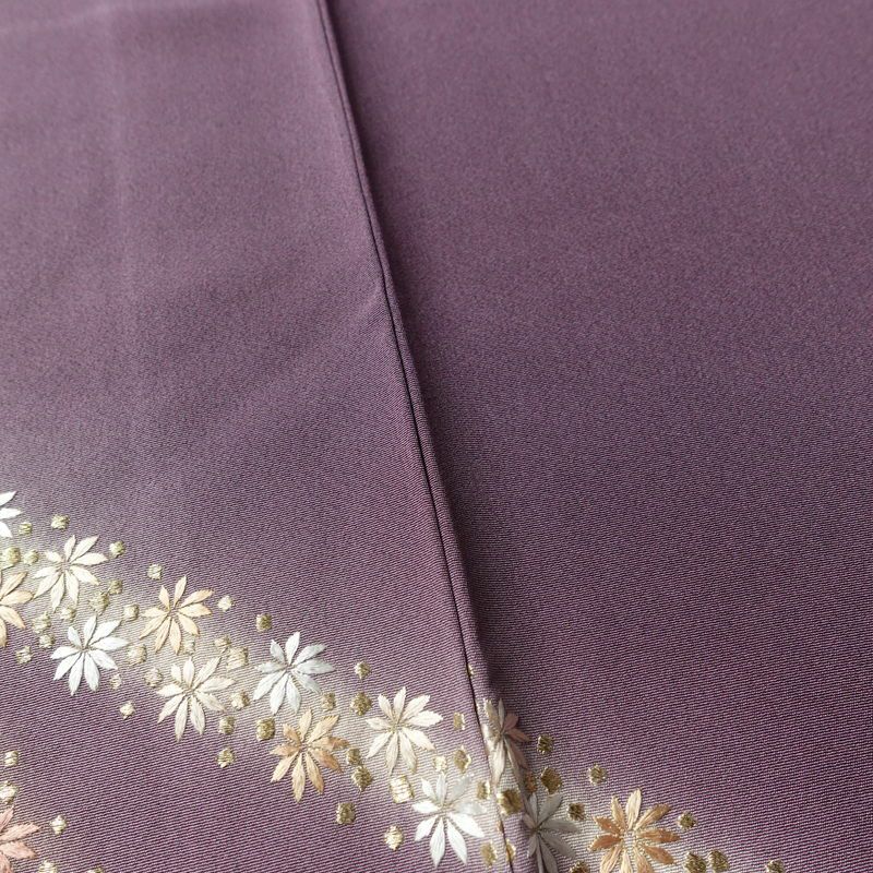 訪問着 良品 しつけ糸付き 縮緬 正絹 花柄 袷仕立て 身丈163.5cm 裄丈67.5cm リサイクル着物 着物 刺繍 卒業式 七五三 パーティー お宮参り フォーマル 洒落 紫・藤色_画像12