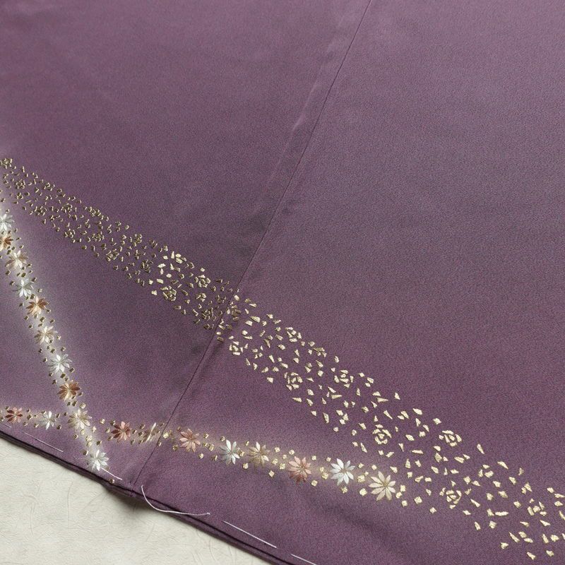 訪問着 良品 しつけ糸付き 縮緬 正絹 花柄 袷仕立て 身丈163.5cm 裄丈67.5cm リサイクル着物 着物 刺繍 卒業式 七五三 パーティー お宮参り フォーマル 洒落 紫・藤色_画像14