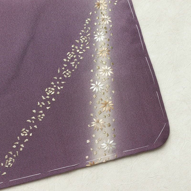 訪問着 良品 しつけ糸付き 縮緬 正絹 花柄 袷仕立て 身丈163.5cm 裄丈67.5cm リサイクル着物 着物 刺繍 卒業式 七五三 パーティー お宮参り フォーマル 洒落 紫・藤色_画像17