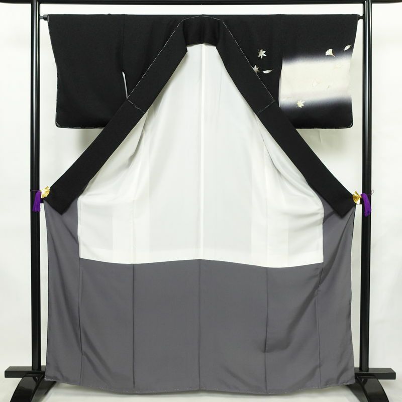 付け下げ 美品 しつけ糸付き 正絹 木の葉・植物柄 袷仕立て 身丈164cm 裄丈64.5cm リサイクル着物 着物 パーティー フォーマル モダン イチョウ 紅葉 黒_画像3