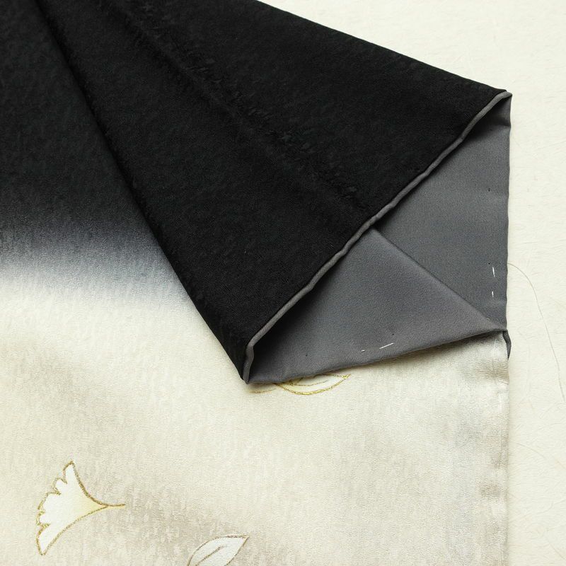 付け下げ 美品 しつけ糸付き 正絹 木の葉・植物柄 袷仕立て 身丈164cm 裄丈64.5cm リサイクル着物 着物 パーティー フォーマル モダン イチョウ 紅葉 黒_画像15