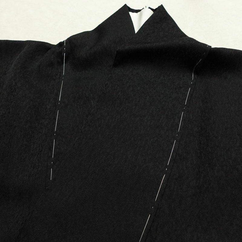 付け下げ 美品 しつけ糸付き 正絹 木の葉・植物柄 袷仕立て 身丈164cm 裄丈64.5cm リサイクル着物 着物 パーティー フォーマル モダン イチョウ 紅葉 黒_画像17