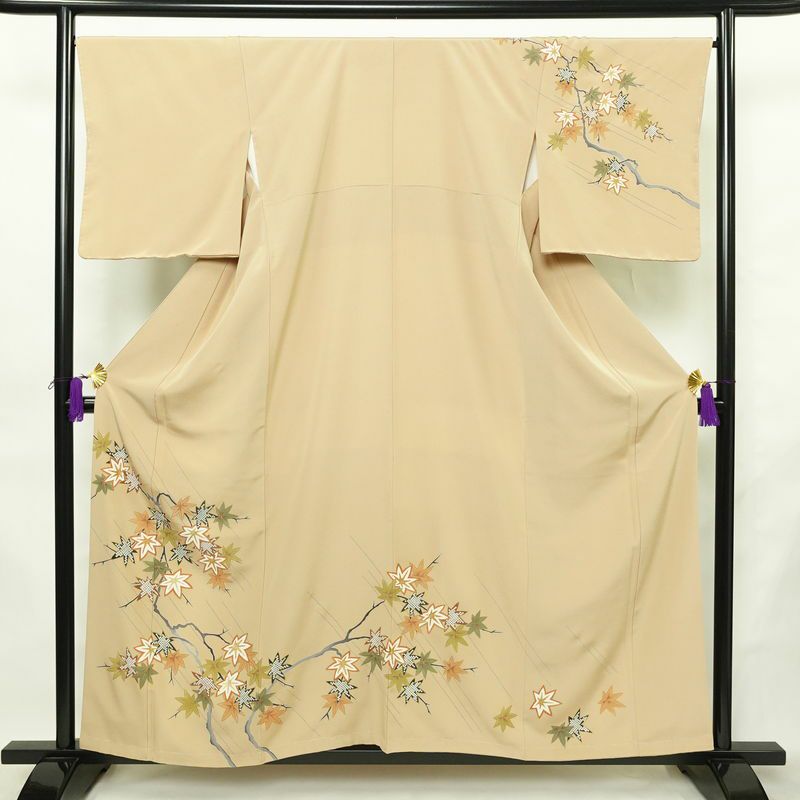 付け下げ 美品 しつけ糸付き 縮緬 正絹 木の葉・植物柄 袷仕立て 身丈157.5cm 裄丈67cm リサイクル着物 着物 刺繍 共八掛 金彩 七五三 フォーマル 紅葉 ベージュ_画像1