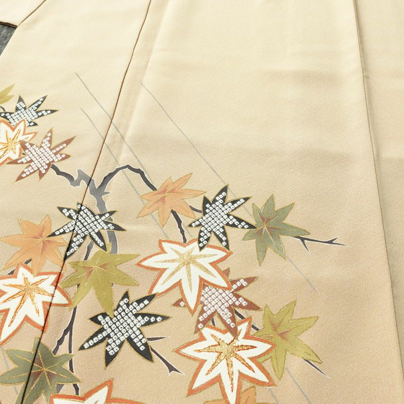付け下げ 美品 しつけ糸付き 縮緬 正絹 木の葉・植物柄 袷仕立て 身丈157.5cm 裄丈67cm リサイクル着物 着物 刺繍 共八掛 金彩 七五三 フォーマル 紅葉 ベージュ_画像5