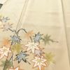 付け下げ 美品 しつけ糸付き 縮緬 正絹 木の葉・植物柄 袷仕立て 身丈157.5cm 裄丈67cm リサイクル着物 着物 刺繍 共八掛 金彩 七五三 フォーマル 紅葉 ベージュ_画像5