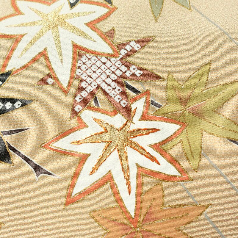 付け下げ 美品 しつけ糸付き 縮緬 正絹 木の葉・植物柄 袷仕立て 身丈157.5cm 裄丈67cm リサイクル着物 着物 刺繍 共八掛 金彩 七五三 フォーマル 紅葉 ベージュ_画像8