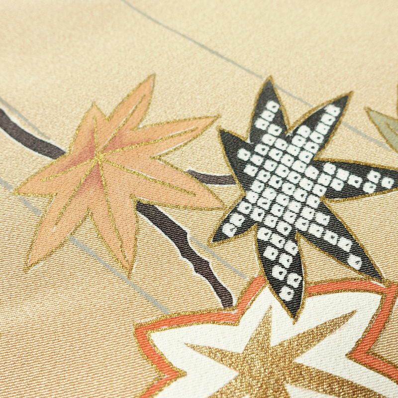 付け下げ 美品 しつけ糸付き 縮緬 正絹 木の葉・植物柄 袷仕立て 身丈157.5cm 裄丈67cm リサイクル着物 着物 刺繍 共八掛 金彩 七五三 フォーマル 紅葉 ベージュ_画像9