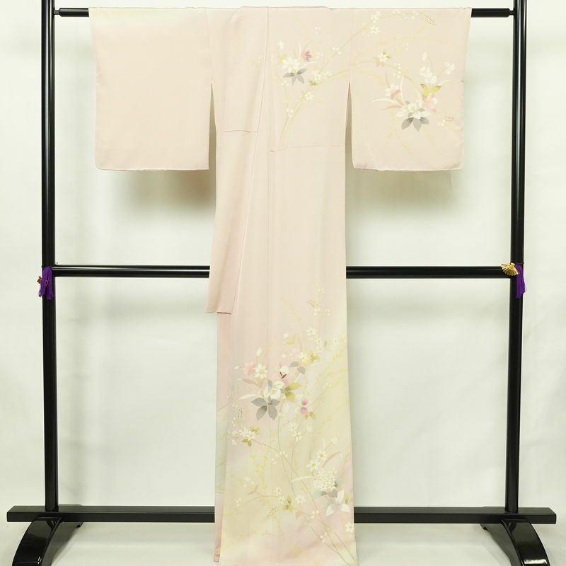 訪問着 美品 しつけ糸付き 縮緬 正絹 花柄 袷仕立て 身丈166.5cm 裄丈68cm リサイクル着物 着物 入学式 卒業式 七五三 お宮参り フォーマル 上品 ピンク_画像2