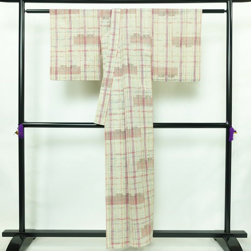 単衣 紬 バチ衿仕立て 正絹 幾何学柄・抽象柄 単衣仕立て 身丈155cm 裄丈63.5cm リサイクル着物 着物 緑・うぐいす色_画像2