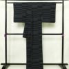 紬 良品 しつけ糸付き 正絹 幾何学柄・抽象柄 袷仕立て 身丈168cm 裄丈67cm リサイクル着物 着物 モダン 青・紺_画像2