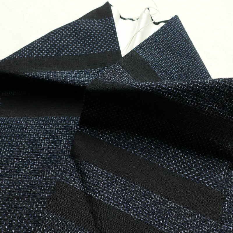 紬 良品 しつけ糸付き 正絹 幾何学柄・抽象柄 袷仕立て 身丈168cm 裄丈67cm リサイクル着物 着物 モダン 青・紺_画像15