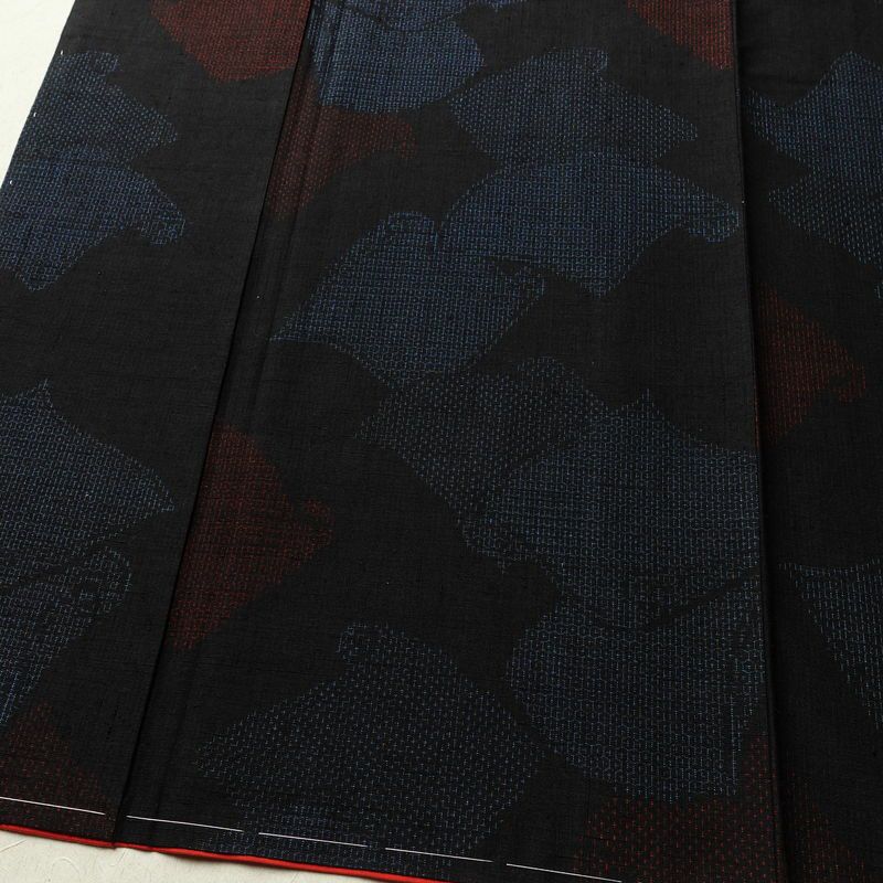 結城紬 紬 美品 はたおり娘 証紙あり しつけ糸付き 正絹 古典柄 袷仕立て 身丈163.5cm 裄丈65cm リサイクル着物 着物 黒_画像4