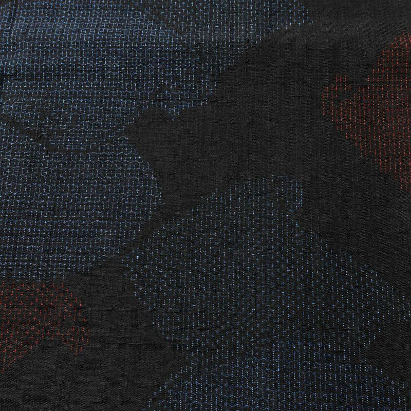 結城紬 紬 美品 はたおり娘 証紙あり しつけ糸付き 正絹 古典柄 袷仕立て 身丈163.5cm 裄丈65cm リサイクル着物 着物 黒_画像6