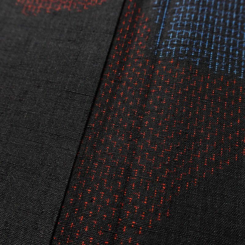 結城紬 紬 美品 はたおり娘 証紙あり しつけ糸付き 正絹 古典柄 袷仕立て 身丈163.5cm 裄丈65cm リサイクル着物 着物 黒_画像9