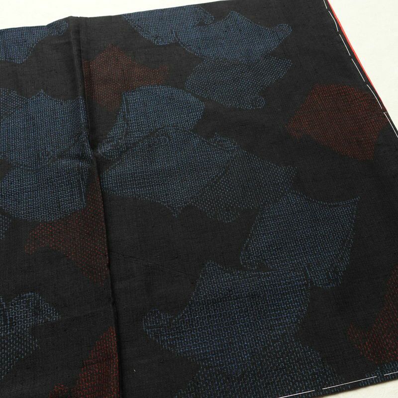 結城紬 紬 美品 はたおり娘 証紙あり しつけ糸付き 正絹 古典柄 袷仕立て 身丈163.5cm 裄丈65cm リサイクル着物 着物 黒_画像12