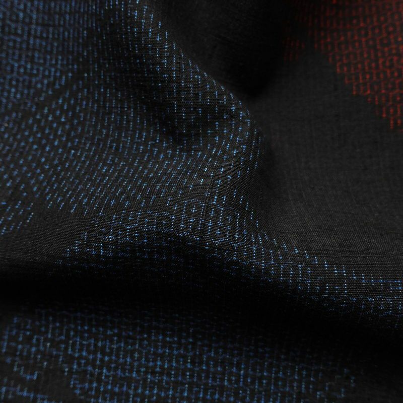 結城紬 紬 美品 はたおり娘 証紙あり しつけ糸付き 正絹 古典柄 袷仕立て 身丈163.5cm 裄丈65cm リサイクル着物 着物 黒_画像18