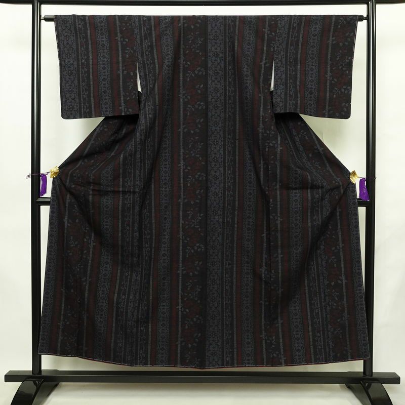 結城玉紬 紬 結城紬 良品 証紙あり 真綿手紡糸 しつけ糸付き 正絹 縞柄・線柄 袷仕立て 身丈153cm 裄丈63.5cm リサイクル着物 着物 青・紺_画像1