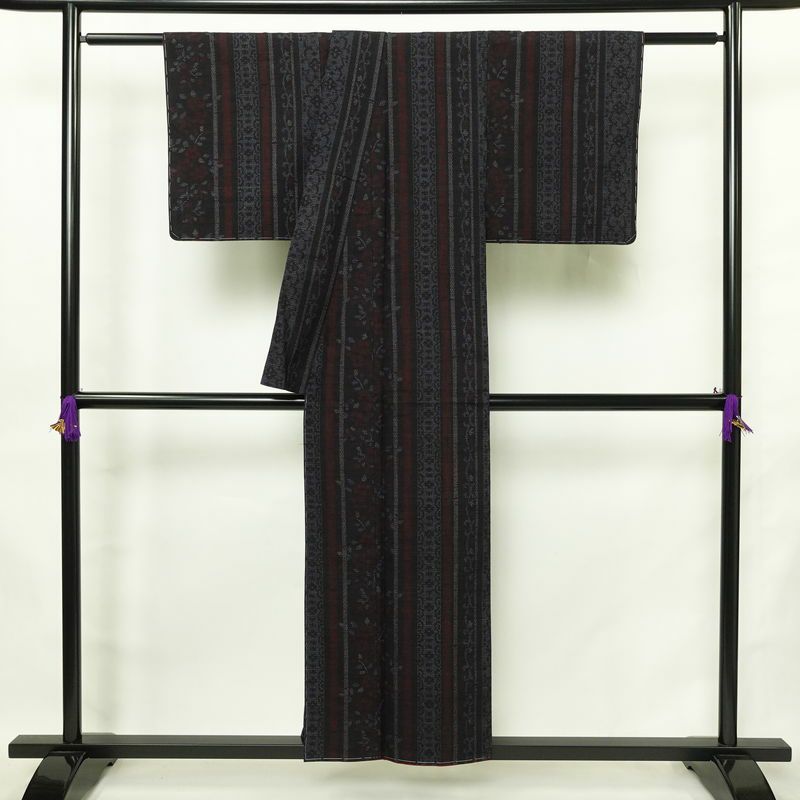 結城玉紬 紬 結城紬 良品 証紙あり 真綿手紡糸 しつけ糸付き 正絹 縞柄・線柄 袷仕立て 身丈153cm 裄丈63.5cm リサイクル着物 着物 青・紺_画像2