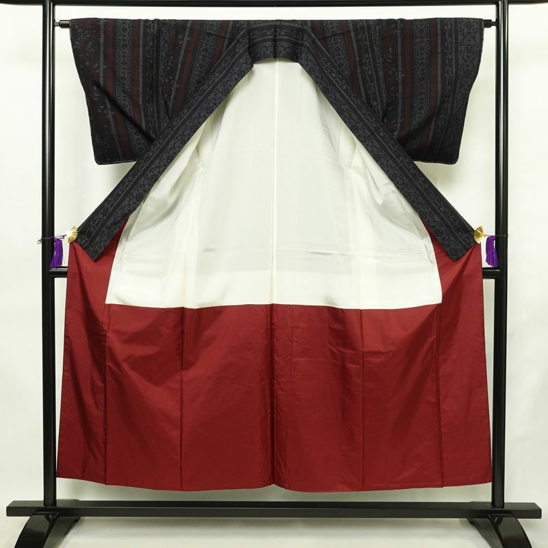 結城玉紬 紬 結城紬 良品 証紙あり 真綿手紡糸 しつけ糸付き 正絹 縞柄・線柄 袷仕立て 身丈153cm 裄丈63.5cm リサイクル着物 着物 青・紺_画像3