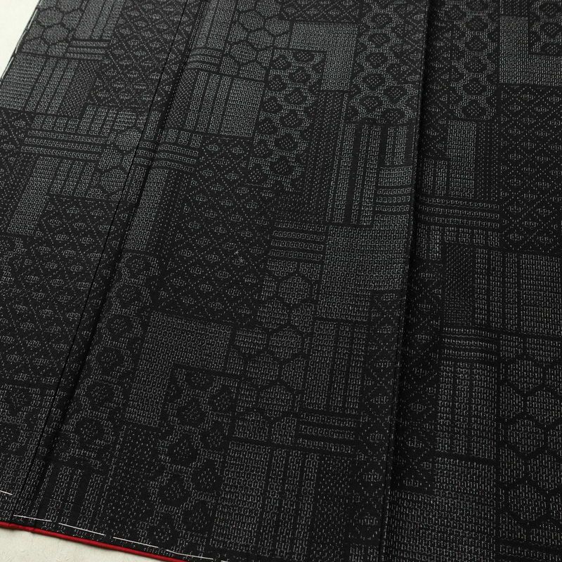 紬 美品 しつけ糸付き 正絹 古典柄 袷仕立て 身丈156.5cm 裄丈63cm リサイクル着物 着物 洒落 黒_画像4