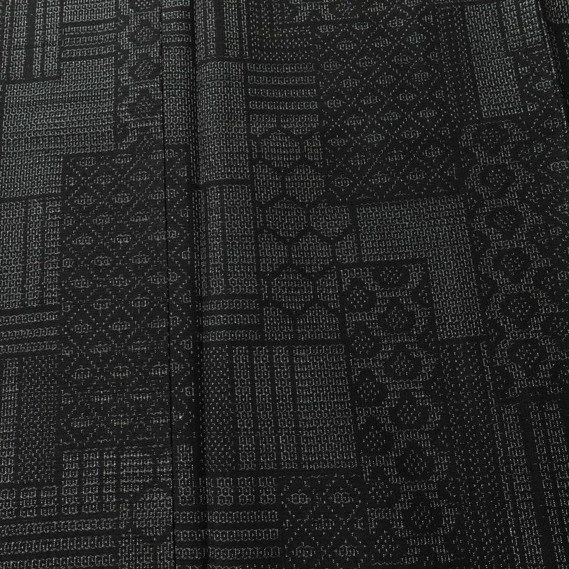紬 美品 しつけ糸付き 正絹 古典柄 袷仕立て 身丈156.5cm 裄丈63cm リサイクル着物 着物 洒落 黒_画像6