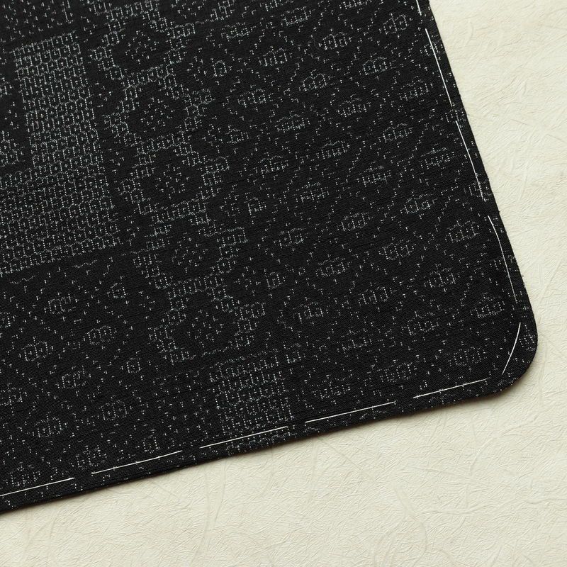 紬 美品 しつけ糸付き 正絹 古典柄 袷仕立て 身丈156.5cm 裄丈63cm リサイクル着物 着物 洒落 黒_画像15