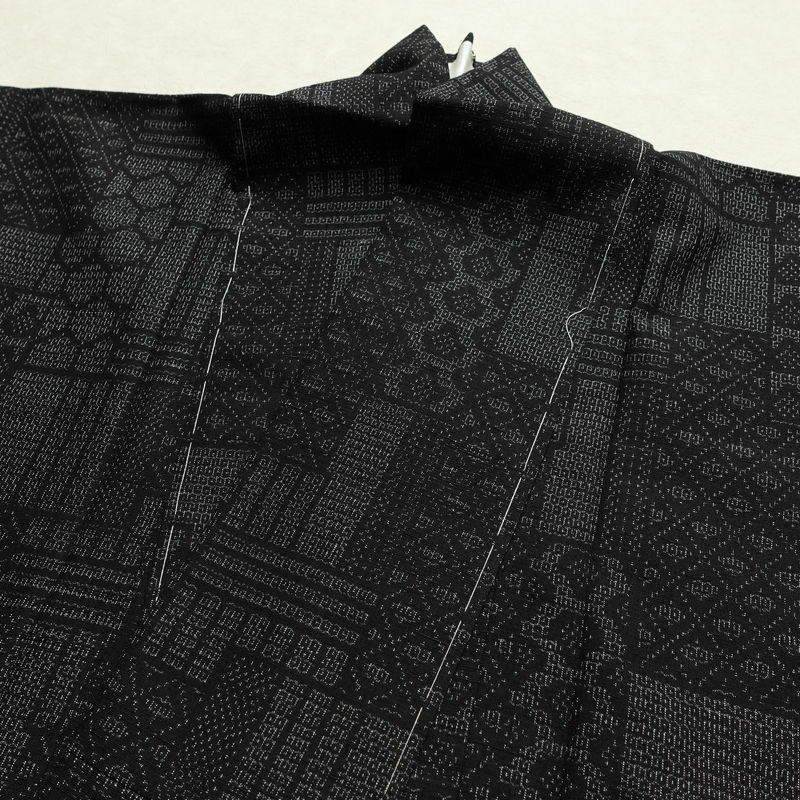 紬 美品 しつけ糸付き 正絹 古典柄 袷仕立て 身丈156.5cm 裄丈63cm リサイクル着物 着物 洒落 黒_画像16