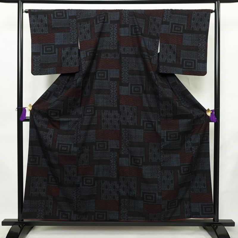 紬 正絹 幾何学柄・抽象柄 袷仕立て 身丈157.5cm 裄丈65cm リサイクル着物 着物 青・紺_画像1