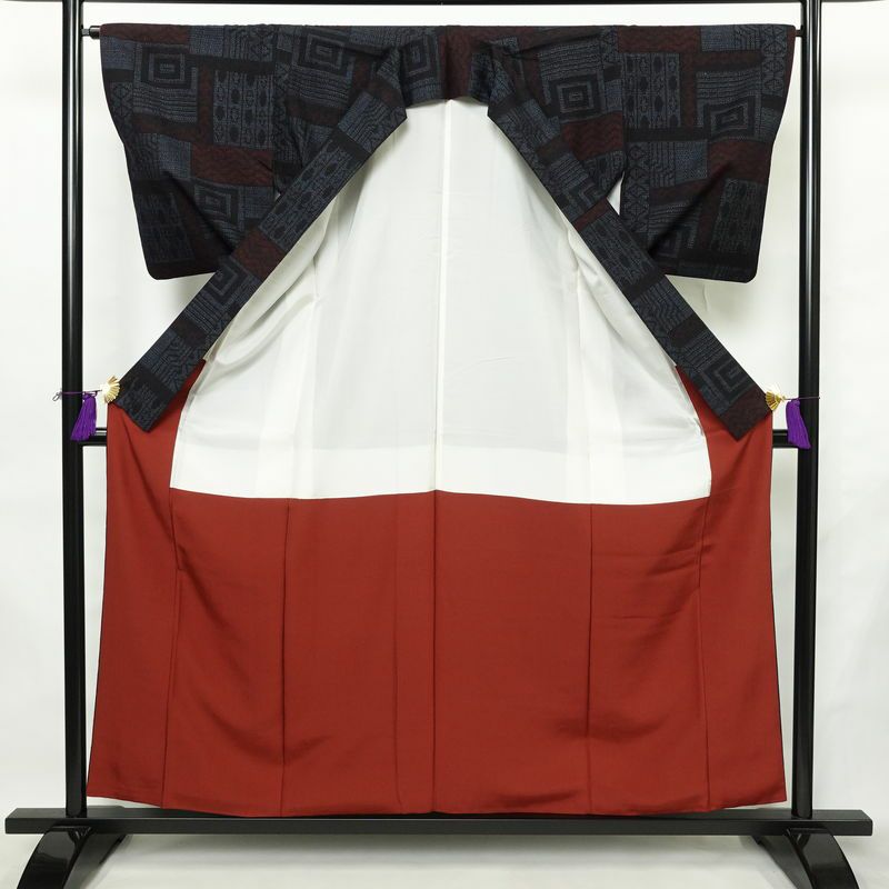 紬 正絹 幾何学柄・抽象柄 袷仕立て 身丈157.5cm 裄丈65cm リサイクル着物 着物 青・紺_画像3