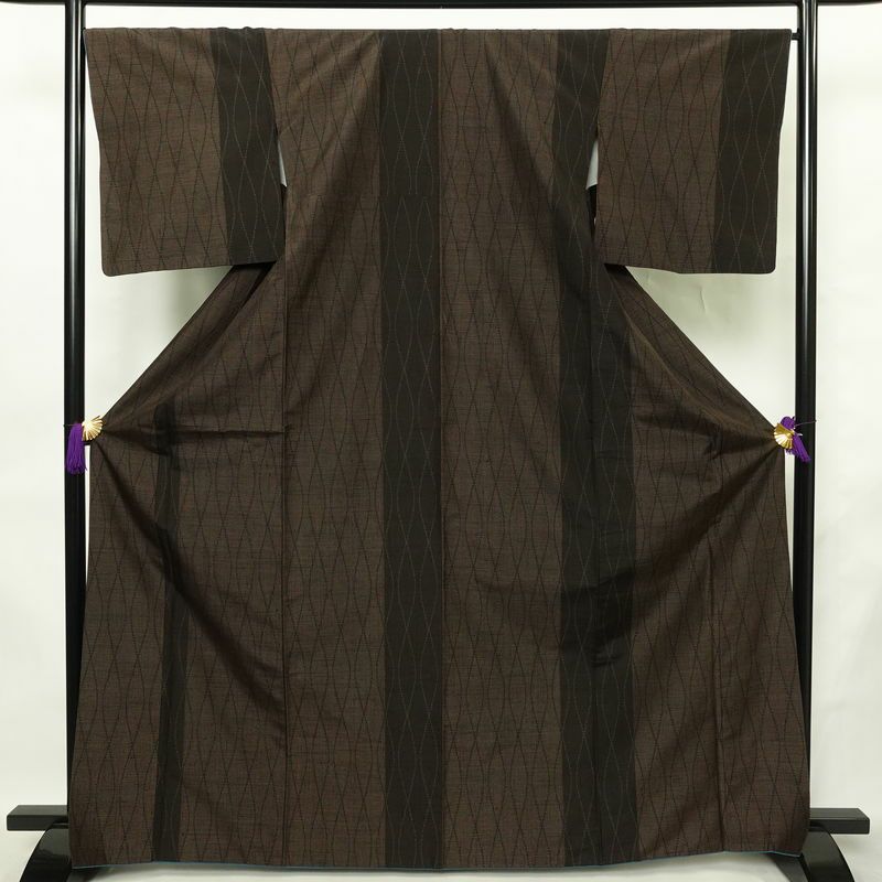 紬 良品 正絹 幾何学柄・抽象柄 袷仕立て 身丈167.5cm 裄丈67cm リサイクル着物 着物 モダン 茶_画像1