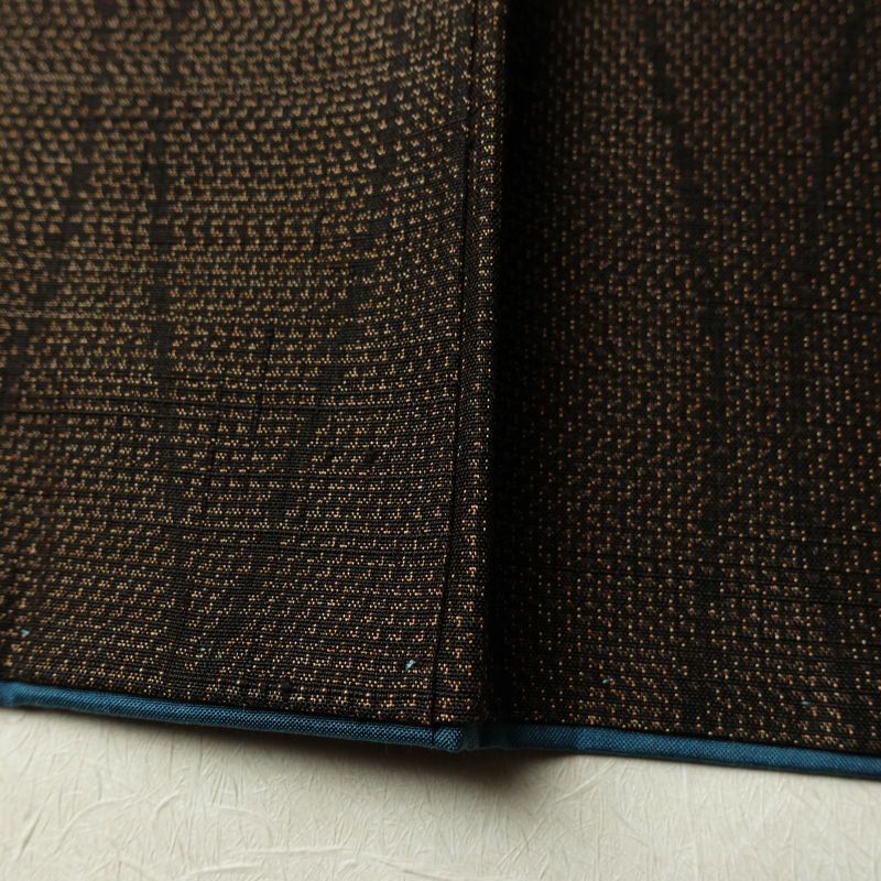 紬 良品 正絹 幾何学柄・抽象柄 袷仕立て 身丈167.5cm 裄丈67cm リサイクル着物 着物 モダン 茶_画像11