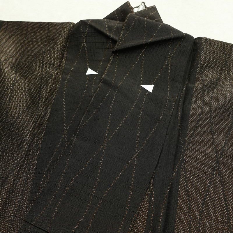 紬 良品 正絹 幾何学柄・抽象柄 袷仕立て 身丈167.5cm 裄丈67cm リサイクル着物 着物 モダン 茶_画像15