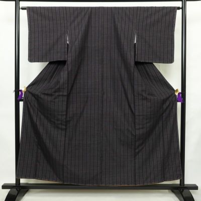 結城紬 紬 美品 証紙あり しつけ糸付き バチ衿仕立て 正絹 縞柄・線柄 袷仕立て 身丈156cm 裄丈63.5cm リサイクル着物 着物 紫・藤色