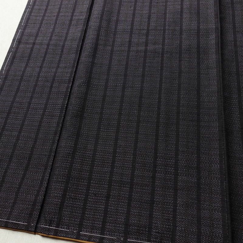 結城紬 紬 美品 証紙あり しつけ糸付き バチ衿仕立て 正絹 縞柄・線柄 袷仕立て 身丈156cm 裄丈63.5cm リサイクル着物 着物 紫・藤色_画像4